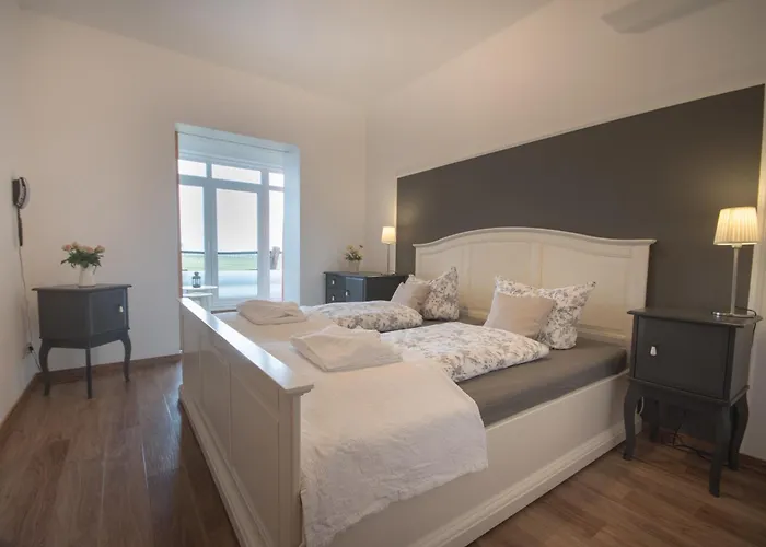 Hotel Nige Hus 4*