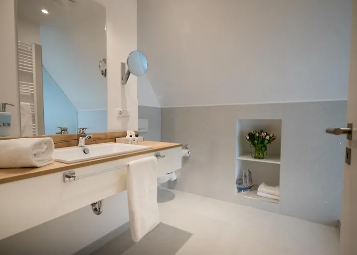 Hotel Nige Hus 4*